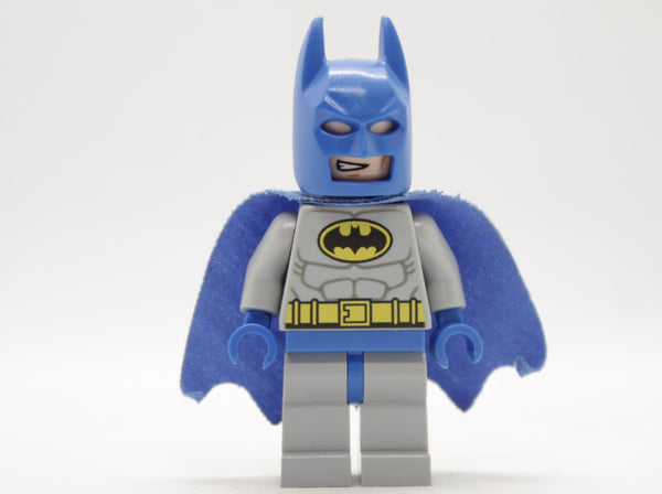 Batman - Light Bluish Gray Suit with Yellow Belt and Crest, Blue Mask and Cape, sh111