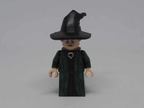 Professor Minerva McGonagall, hattu ja kaapu