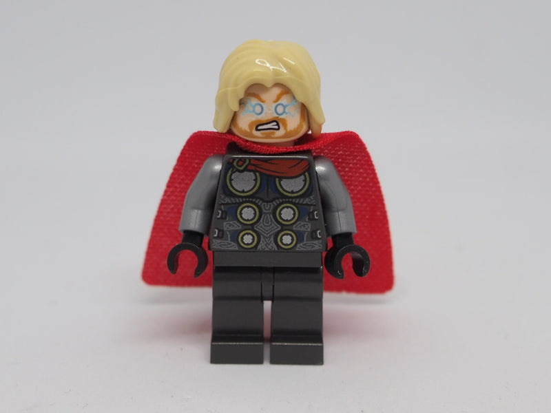 Thor, viitta ja hiukset, harmaa